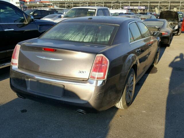 2C3CCAAGXDH588792 - 2013 CHRYSLER 300 GRAY photo 4