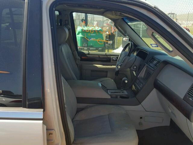 5LMFU27565LJ20086 - 2005 LINCOLN NAVIGATOR WHITE photo 5