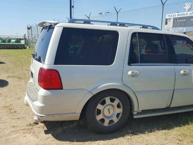 5LMFU27565LJ20086 - 2005 LINCOLN NAVIGATOR WHITE photo 9