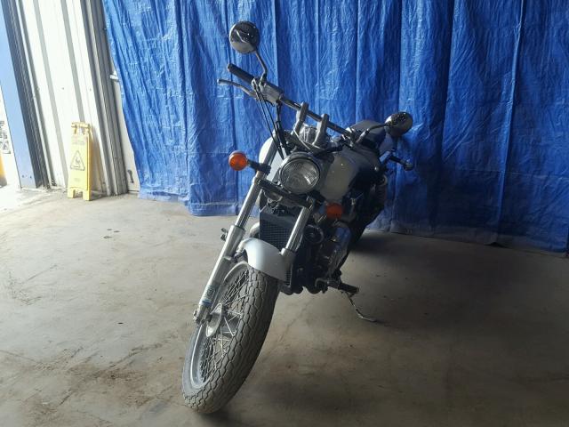 JH2RC44041K501096 - 2001 HONDA VT750 DC WHITE photo 2