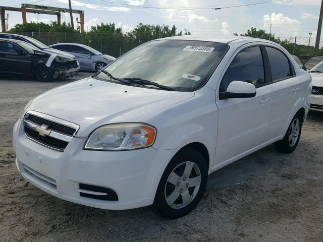 KL1TD5DE7AB091513 - 2010 CHEVROLET AVEO LS WHITE photo 2
