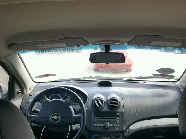 KL1TD5DE7AB091513 - 2010 CHEVROLET AVEO LS WHITE photo 9