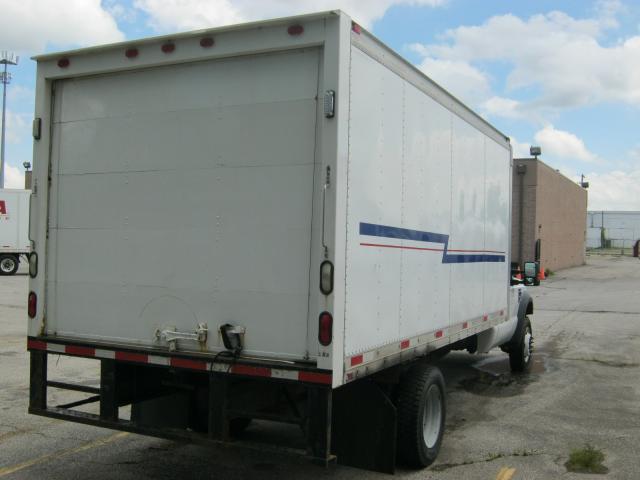 1FDAF56Y09EA17826 - 2009 FORD F550 SUPER WHITE photo 4