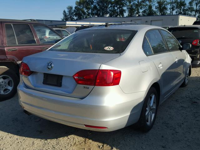 3VWLL7AJXBM093465 - 2011 VOLKSWAGEN JETTA TDI SILVER photo 4