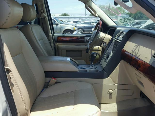 5LMFU27595LJ07915 - 2005 LINCOLN NAVIGATOR 白色 照片 5