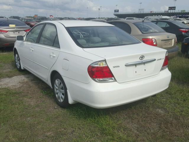 4T1BE32K25U595441 - 2005 TOYOTA CAMRY LE WHITE photo 3