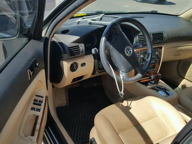 WVWRH63B62P344510 - 2002 VOLKSWAGEN PASSAT GLX GREEN photo 9