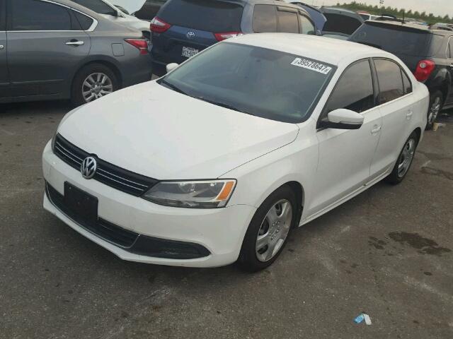 3VWDP7AJ8DM377303 - 2013 VOLKSWAGEN JETTA SE WHITE photo 2