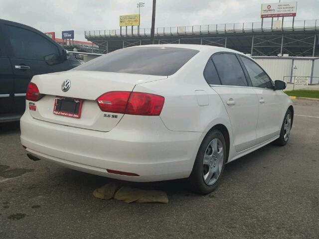 3VWDP7AJ8DM377303 - 2013 VOLKSWAGEN JETTA SE 白色 照片 4