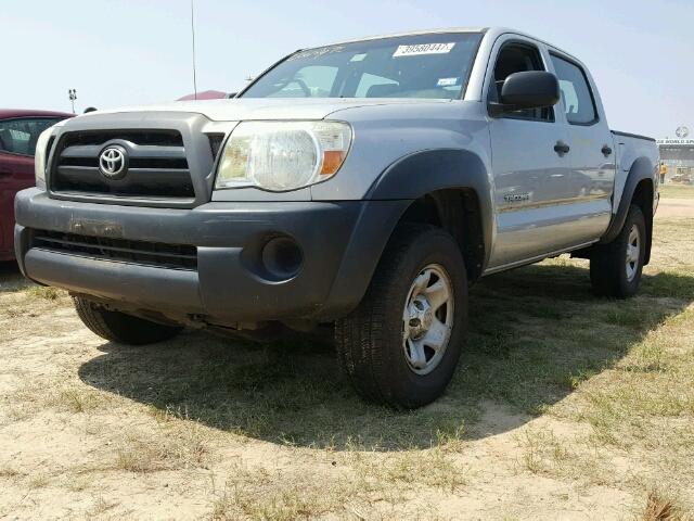 3TMJU62N67M044211 - 2007 TOYOTA TACOMA DOU GRAY photo 2