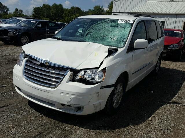 2A4RR5D13AR155737 - 2010 CHRYSLER TOWN & COU WHITE photo 2