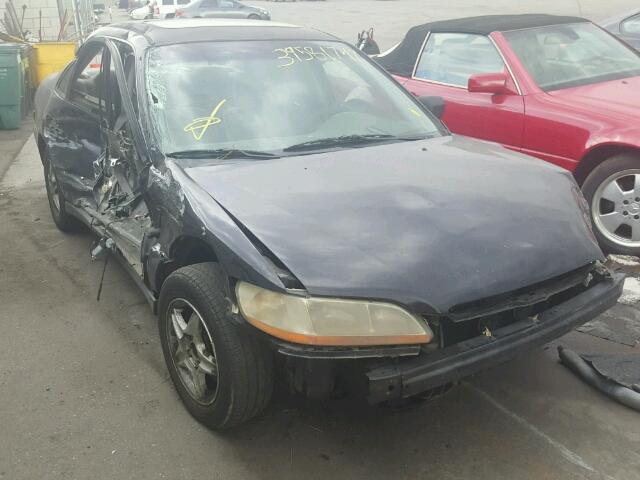 1HGCG1641WA020464 - 1998 HONDA ACCORD LX BLACK photo 1