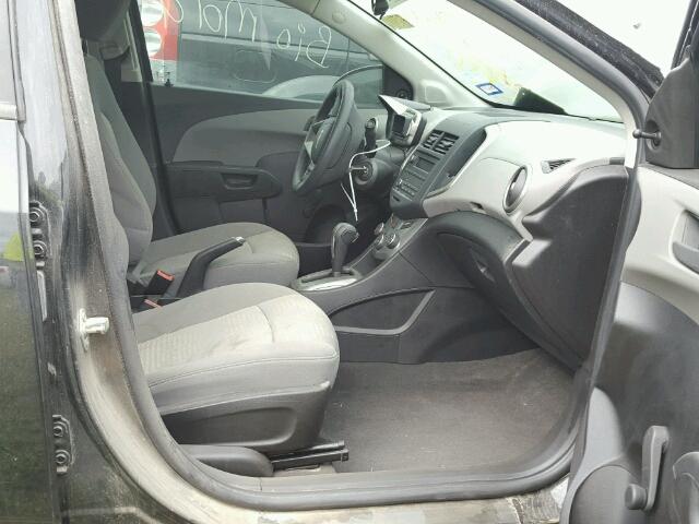 1G1JA5SHXF4215459 - 2015 CHEVROLET SONIC LS Սև լուսանկար 5