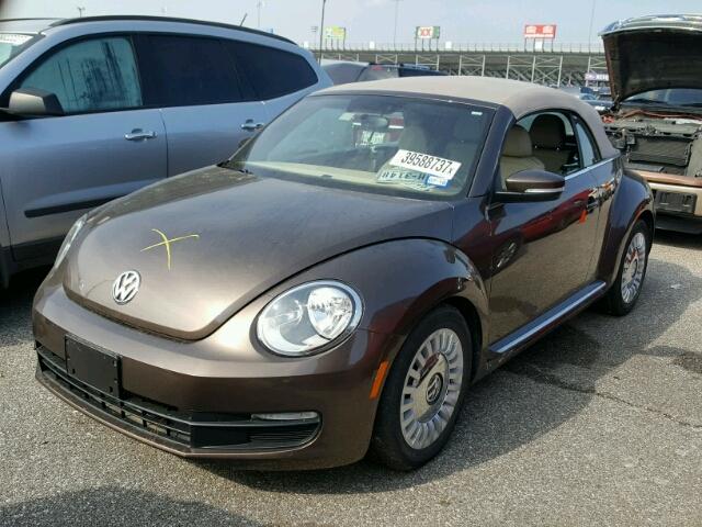 3VW507AT8FM822636 - 2015 VOLKSWAGEN BEETLE 1.8 BROWN photo 2