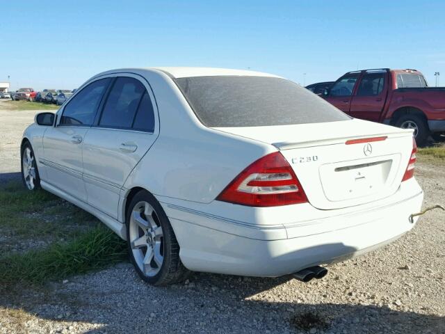 WDBRF52HX7F916132 - 2007 MERCEDES-BENZ C WHITE photo 3