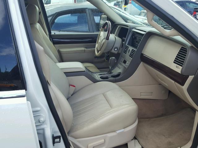 5LMEU68H14ZJ48465 - 2004 LINCOLN AVIATOR 白色 照片 5