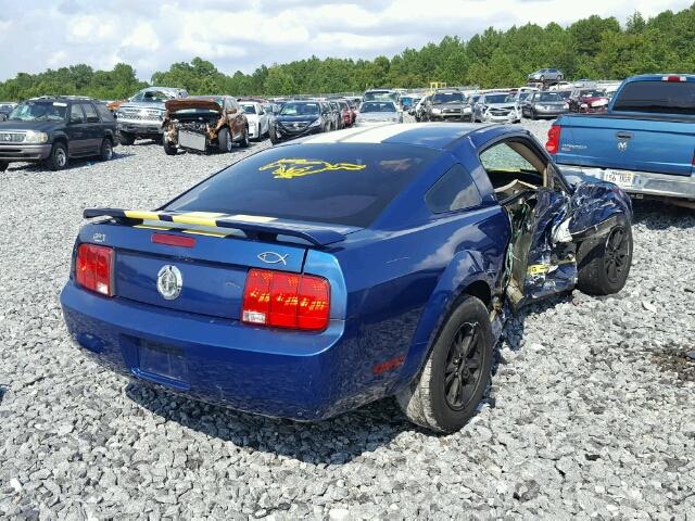 1ZVFT80NX65134583 - 2006 FORD MUSTANG BLUE photo 4