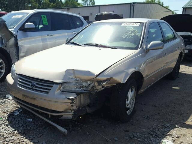 4T1BG22KXWU346441 - 1998 TOYOTA CAMRY TAN photo 2