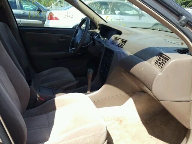 4T1BG22KXWU346441 - 1998 TOYOTA CAMRY TAN photo 5