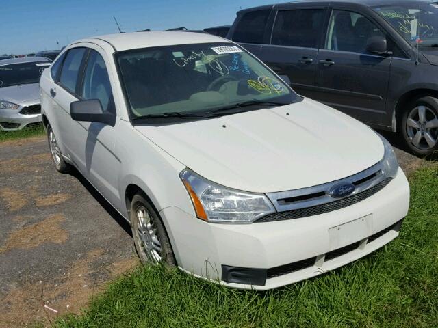 1FAHP3FN5AW148684 - 2010 FORD FOCUS SE WHITE photo 1