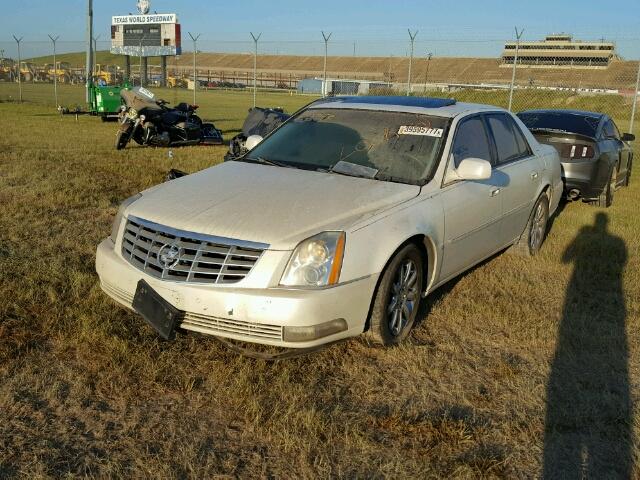 1G6KD57Y19U100493 - 2009 CADILLAC DTS WHITE photo 2