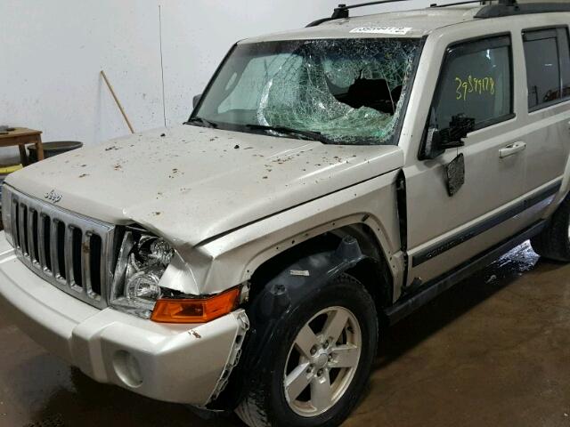 1J8HG48K58C142343 - 2008 JEEP COMMANDER SILVER photo 9