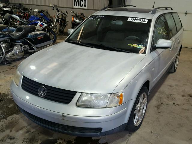 WVWVD23B2YE384512 - 2000 VOLKSWAGEN PASSAT GLX SILVER photo 2