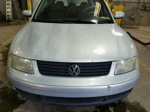 WVWVD23B2YE384512 - 2000 VOLKSWAGEN PASSAT GLX 银色 照片 9