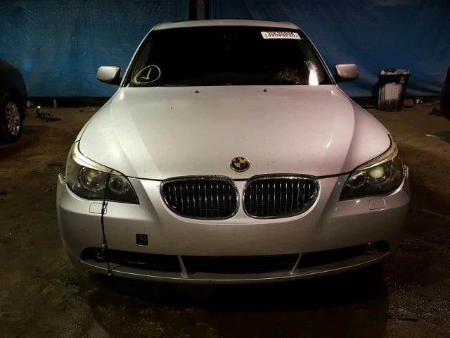 WBANB33564B113077 - 2004 BMW 545 I SILVER photo 9