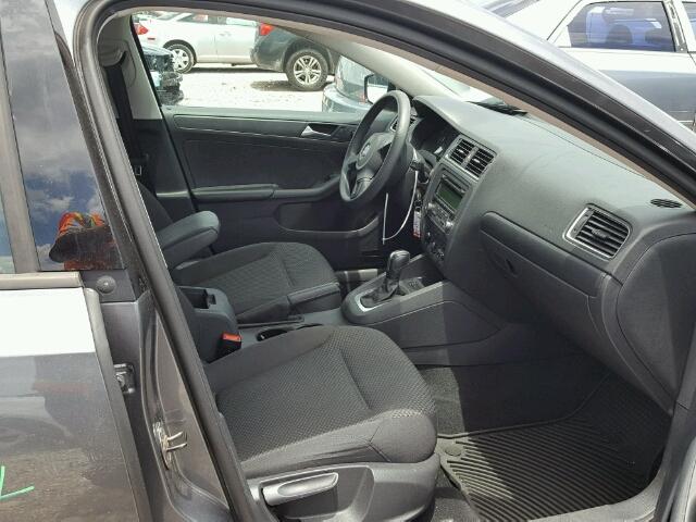 3VW2K7AJ3EM235898 - 2014 VOLKSWAGEN JETTA BASE 灰色 照片 5