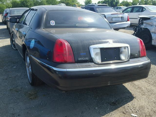 1LNHM83W6XY618839 - 1999 LINCOLN TOWN CAR C BLACK photo 3