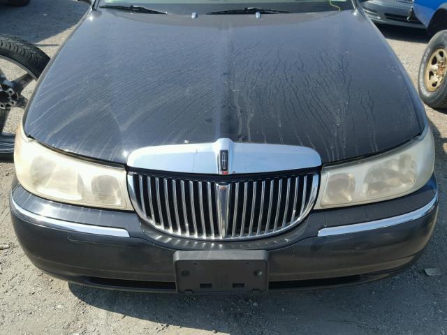 1LNHM83W6XY618839 - 1999 LINCOLN TOWN CAR C BLACK photo 7