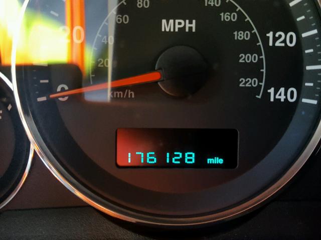 1J8HG48NX6C210773 - 2006 JEEP COMMANDER GREEN photo 8