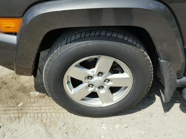 1J8HG48NX6C210773 - 2006 JEEP COMMANDER GREEN photo 9