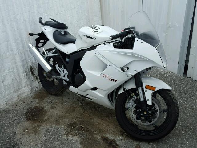 KM4MJ6276D1700307 - 2013 HYOSUNG GT250 R WHITE photo 1