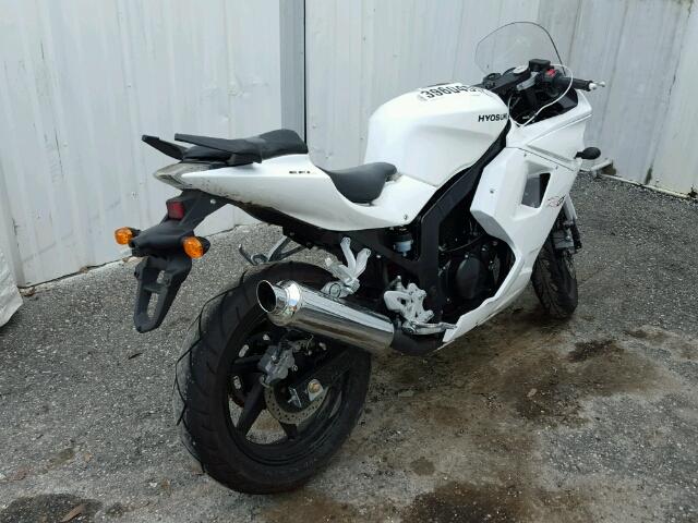 KM4MJ6276D1700307 - 2013 HYOSUNG GT250 R WHITE photo 4