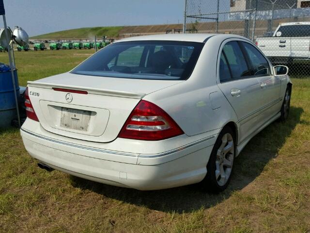 WDBRF52H87A921729 - 2007 MERCEDES-BENZ C 230 WHITE photo 4