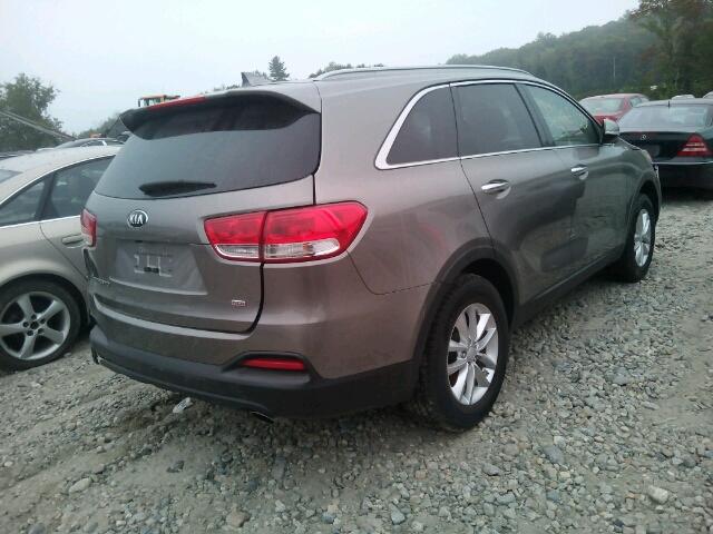 5XYPG4A32GG029241 - 2016 KIA SORENTO LX GRAY photo 4