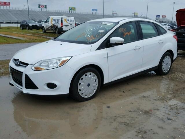 1FADP3F21DL335799 - 2013 FORD FOCUS WHITE photo 2