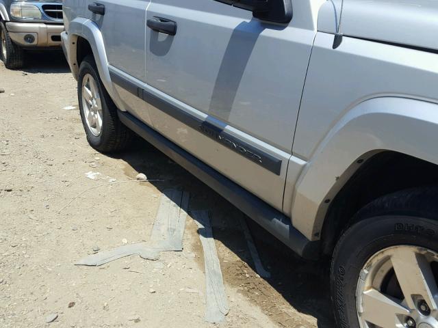 1J8HG48N36C232307 - 2006 JEEP COMMANDER SILVER photo 9