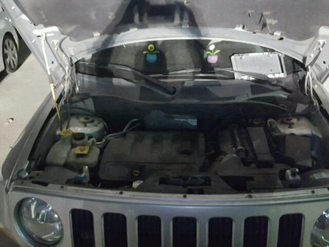 1J4FT28B79D167538 - 2009 JEEP PATRIOT SP GRAY photo 7