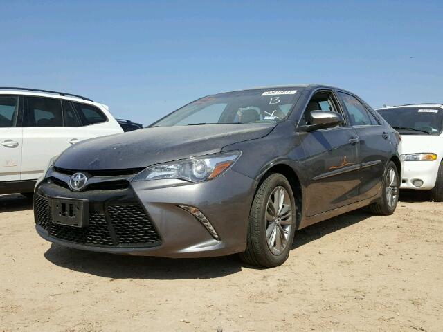 4T1BF1FK1HU669304 - 2017 TOYOTA CAMRY LE GRAY photo 2