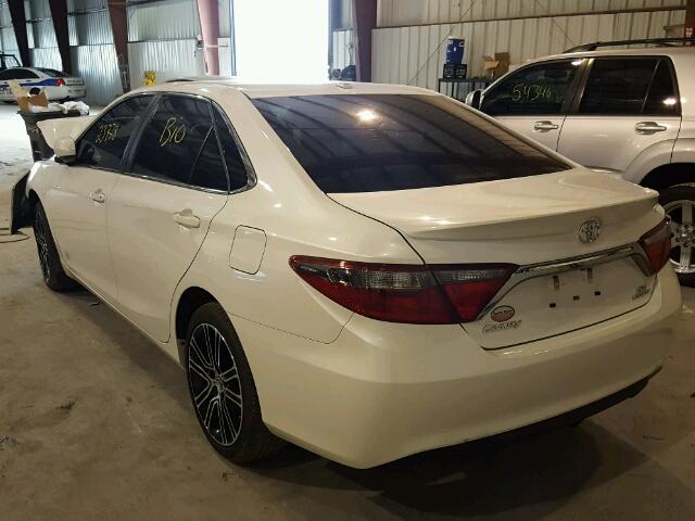 4T1BF1FK4GU513370 - 2016 TOYOTA CAMRY LE WHITE photo 3