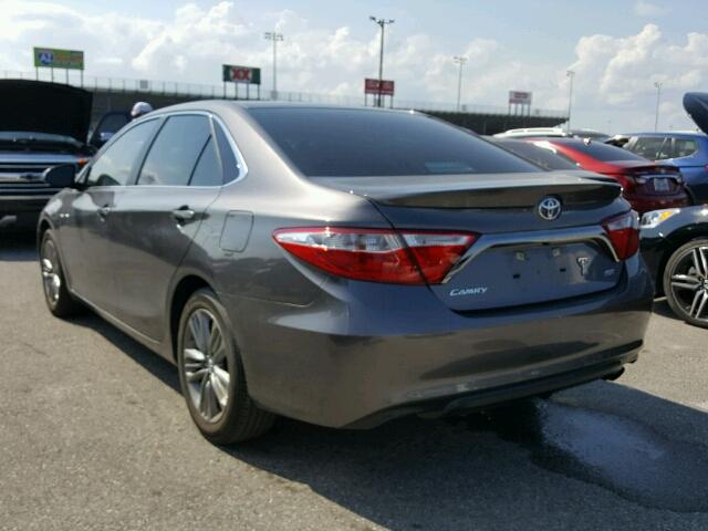 4T1BF1FK4GU203459 - 2016 TOYOTA CAMRY LE 灰色 照片 3