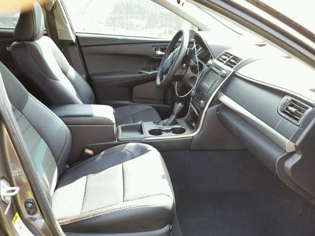 4T1BF1FK4GU203459 - 2016 TOYOTA CAMRY LE 灰色 照片 5