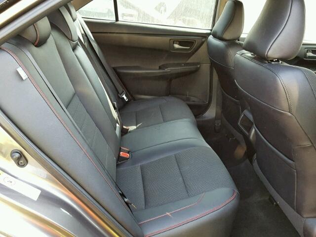 4T1BF1FK4GU203459 - 2016 TOYOTA CAMRY LE 灰色 照片 6