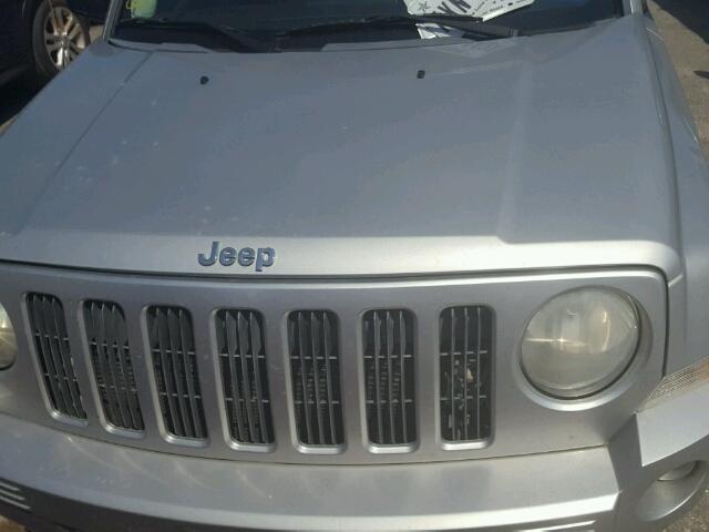 1J8FF48W67D424612 - 2007 JEEP PATRIOT LI SILVER photo 7