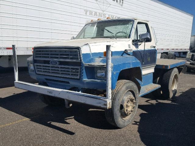 1FDNF70JXNVA19229 - 1992 FORD F700 BLUE photo 2