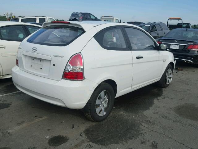 KMHCM36C89U138620 - 2009 HYUNDAI ACCENT GS WHITE photo 4