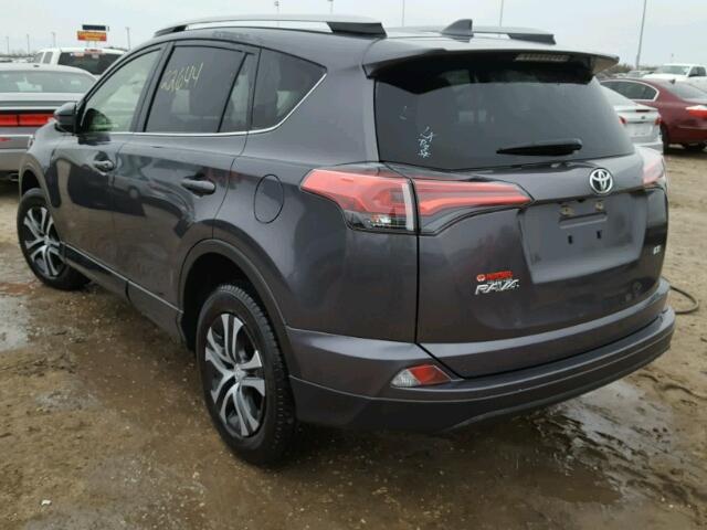 JTMZFREV2HJ110374 - 2017 TOYOTA RAV4 LE GRAY photo 3